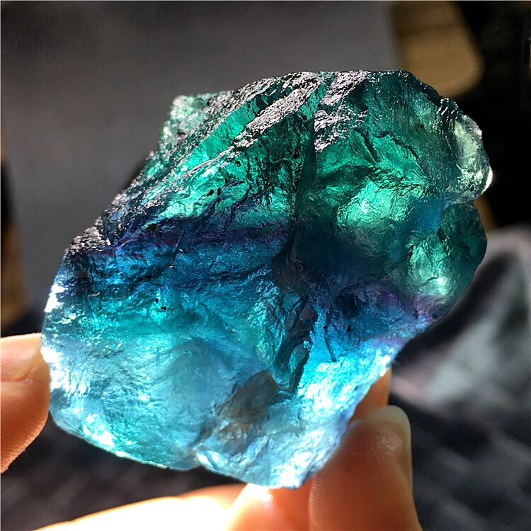 蓝绿色萤石原矿原石标本矿物晶体毛料水晶碎石大块七彩虹家居摆件