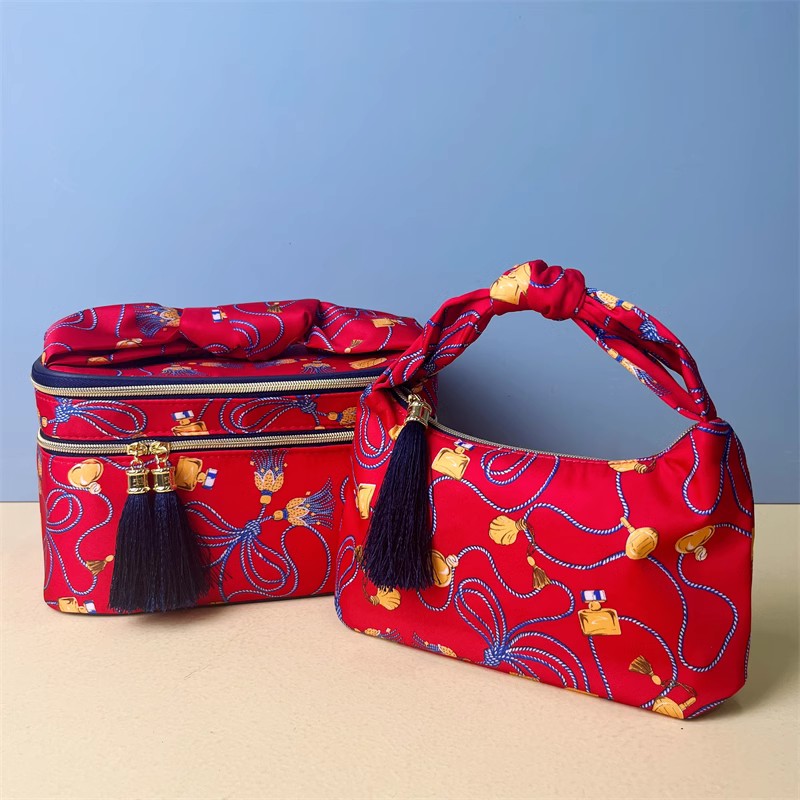 雅诗兰黛22冬季红色印花收纳箱通勤旅行双层专柜大容量化妆包
