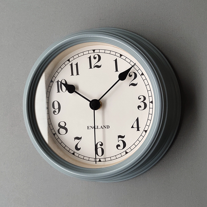 8英寸英伦小挂钟现代创意静音金属时钟卧室书房圆形复古石英钟表