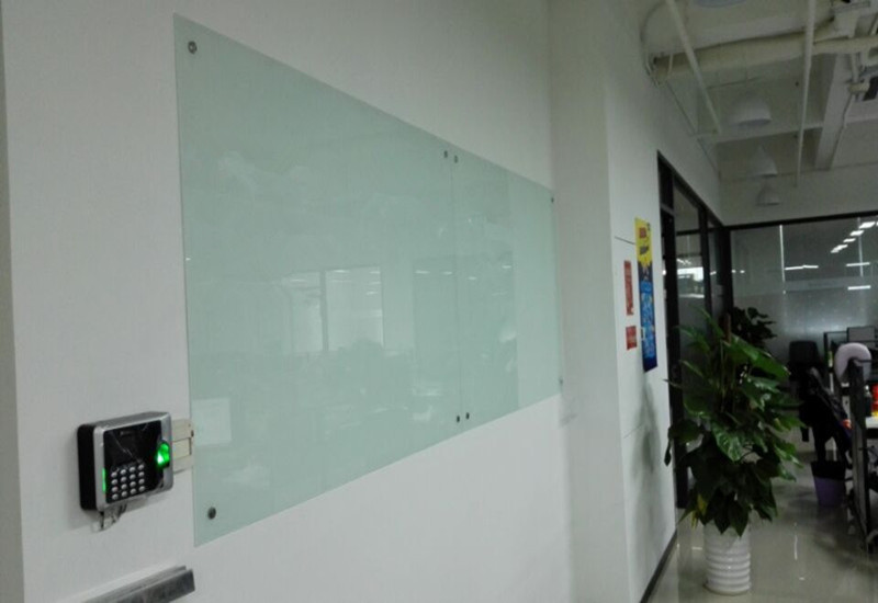 2022款超低价90*120CM教学玻璃白板深圳免费送货上门安装